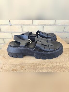 L'Intervalle Chunky Fisherman Style Leather Sandals